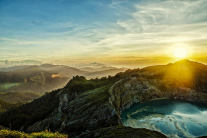 Pesona-Gunung-Kelimutu-Salah-Satu-Gunung-Api-Terindah-di-Dunia-Yang-Ada-Di-Indonesia-300x200