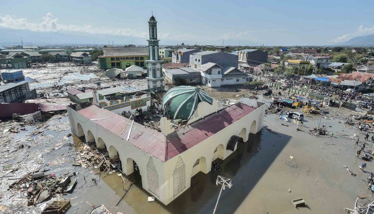 suasana masjid di Palu yang terkena dampak gempa bumi dan tsunami