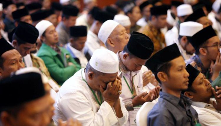 majalah ar-risalah, hukum mengamini doa khatib jumat